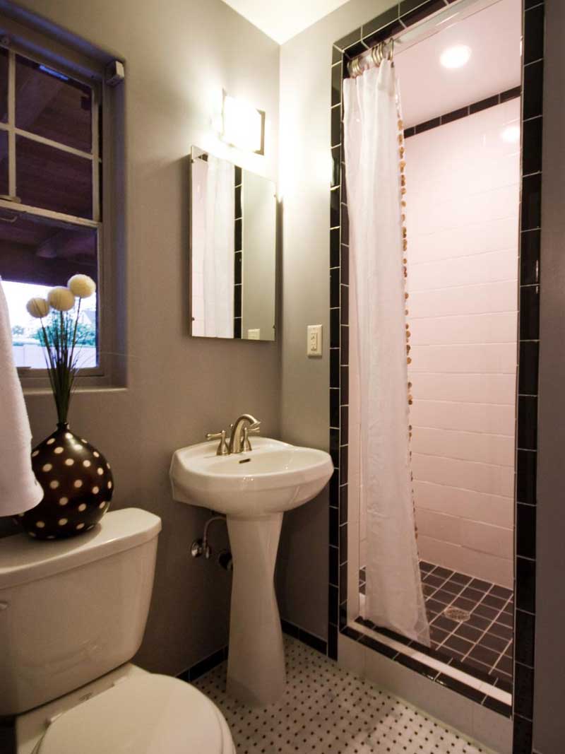 Transitional Bathroom Black and White