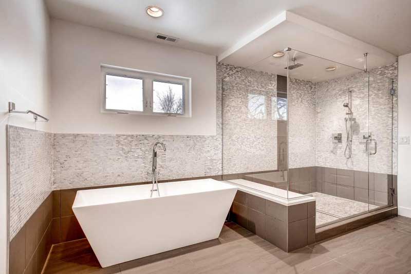 Bathroom with Sleek Gray and White Mosaic Tile
