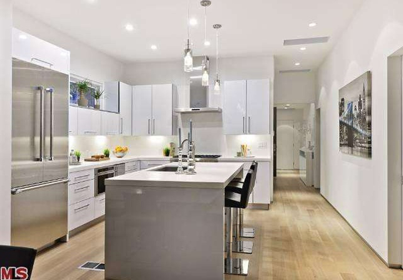 Kitchen Island with Glass Pendant Chandelier