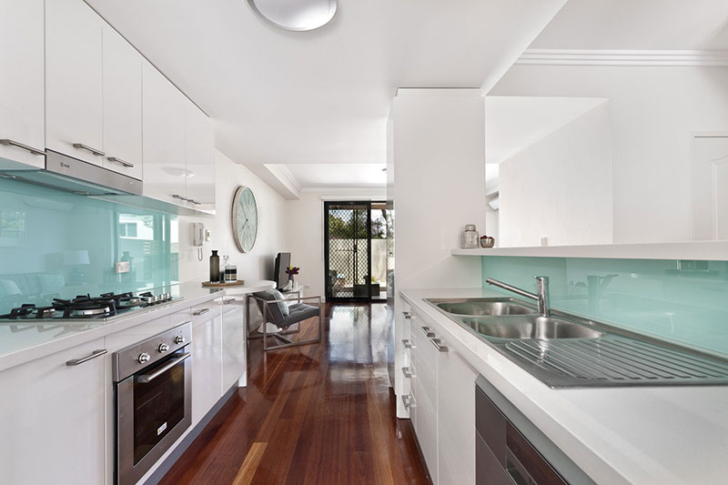 White kitchen backsplash ideas