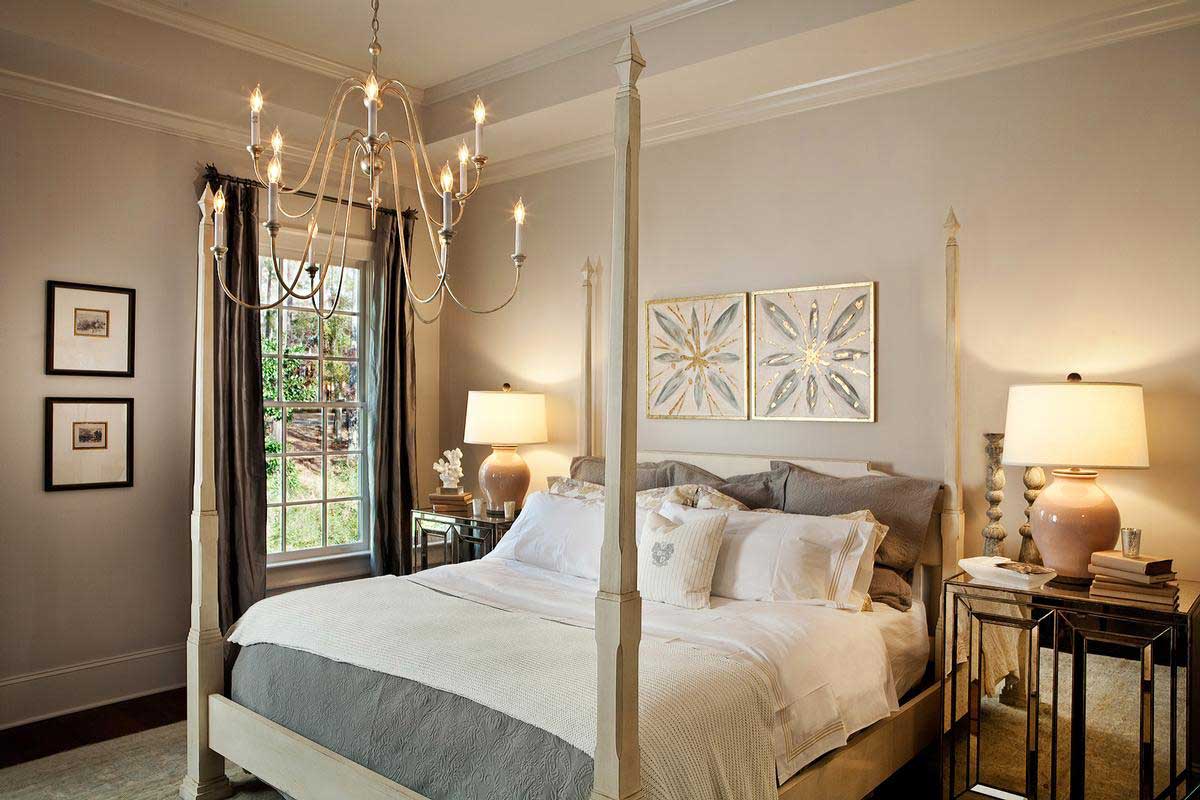 traditional bedroom with chandle chandelier and table lamps