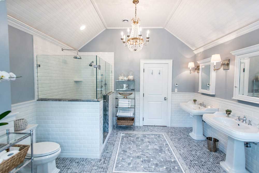bathroom with traditional candle chandeliers