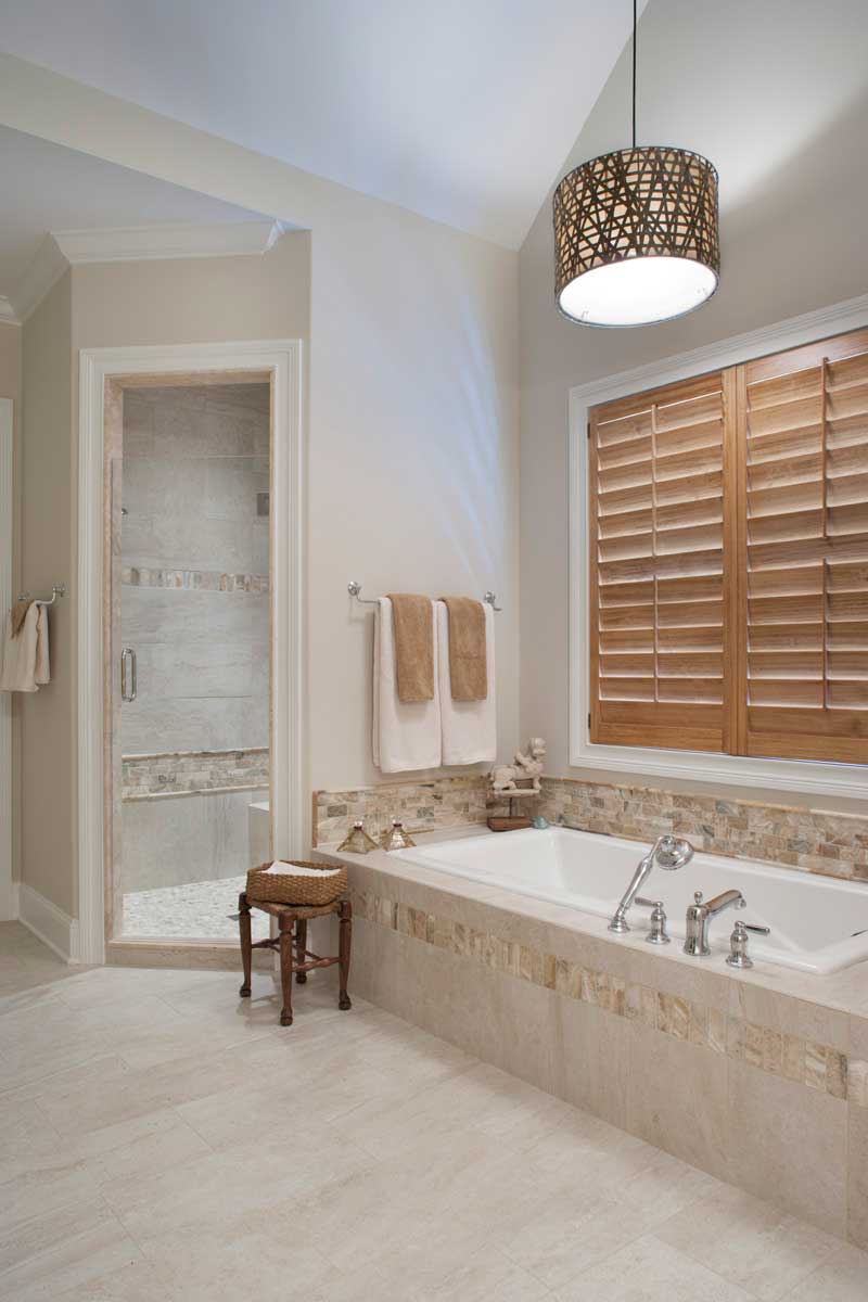 bathroom with drum pendant light