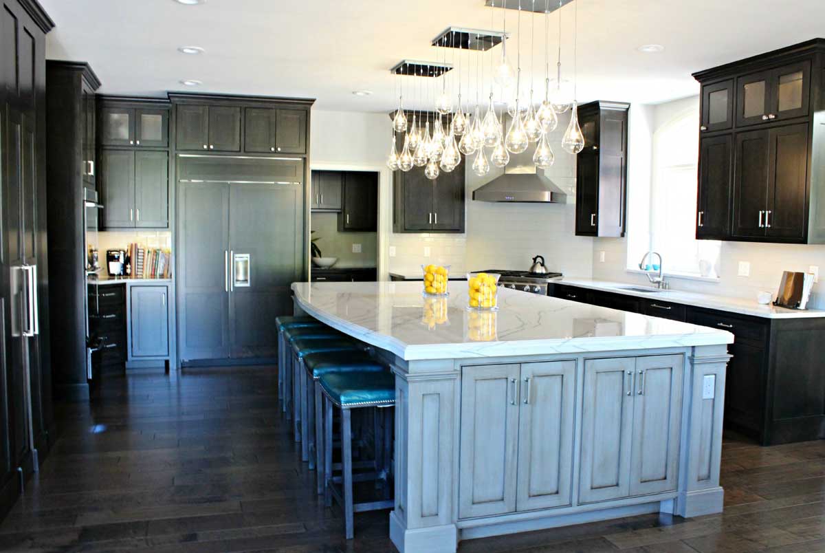 black kitchen with hanging light bulb chandelier