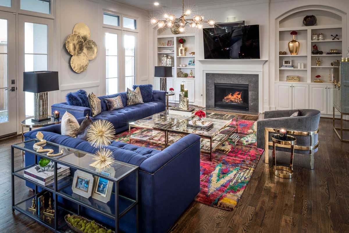 living room with sputnik chandelier and black table lamps