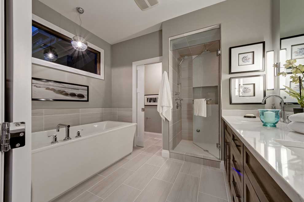 transitional small bathroom with glass pendant lighting