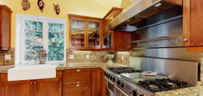 Modern kitchen with ST Cecilia granite