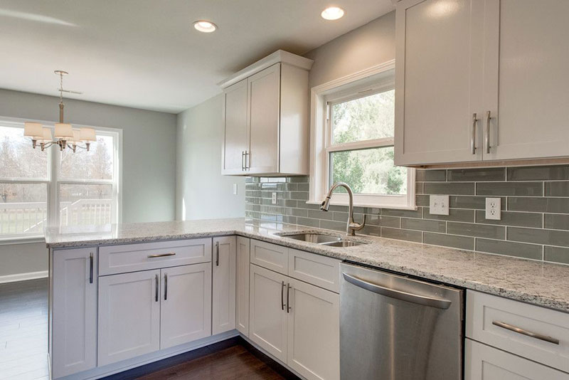 Modern Kitchen with Santa Cecilia White Granite