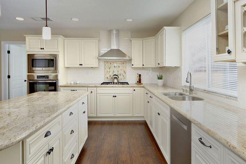 06 River White Granite With White Cabinets 