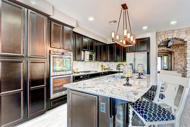 Traditional kitchen with white ice granite