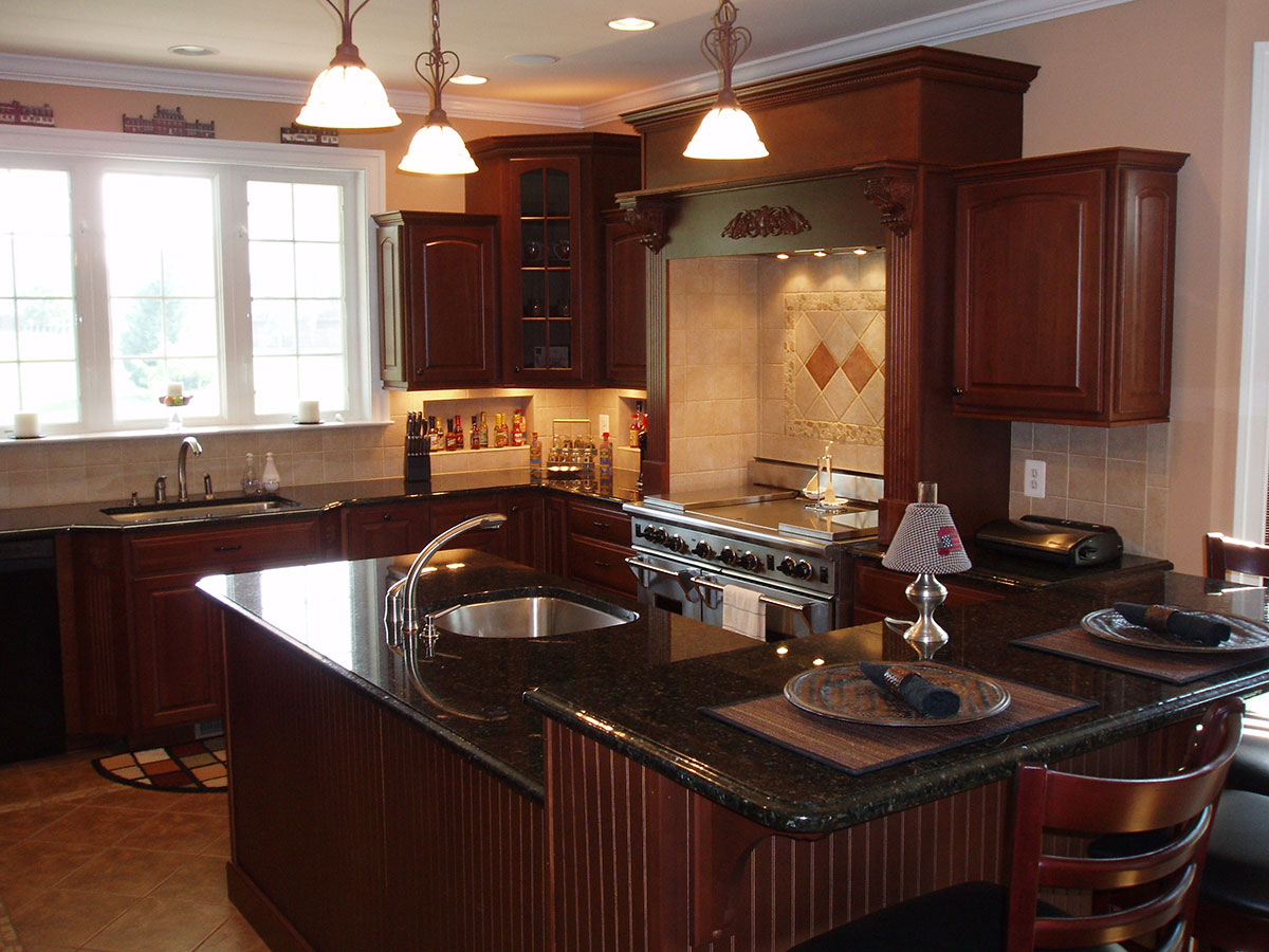 Cherry kitchen cabinets with Uba tuba granite countertops
