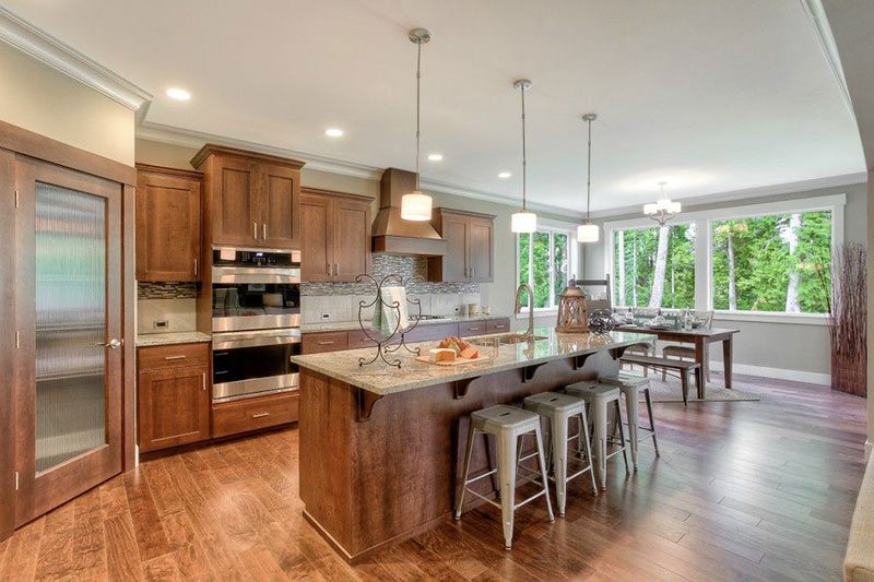 Giallo ornamental granite with maple cabinets