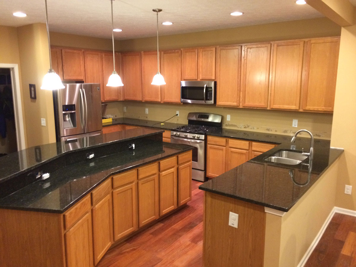 Wood kitchen cabinets with uba tuba granite