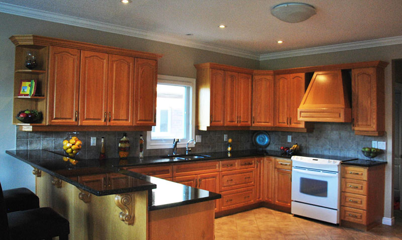 Honey oak cabinets with uba tuba granite