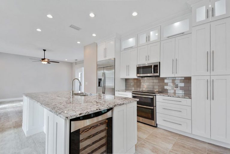 Bianco Antico Granite Countertops (Pictures, Cost, Pros and Cons)
