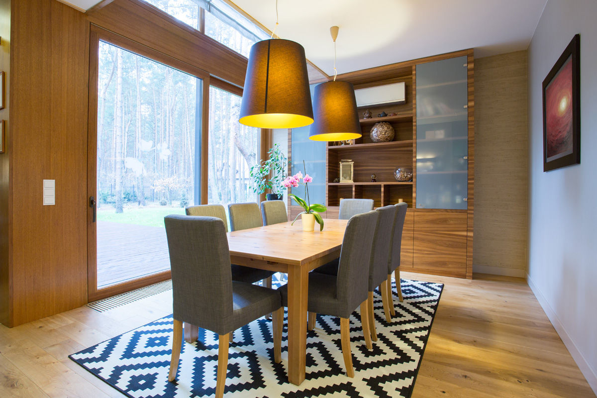 dining-room-with-geometric-rug