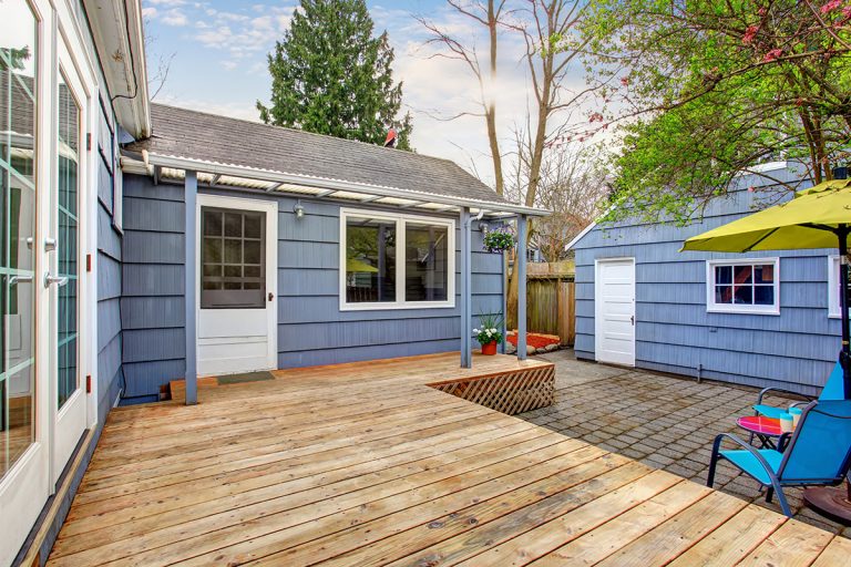 8 Best Deck Stain Colors For Wooden Decks - Homeluf.com