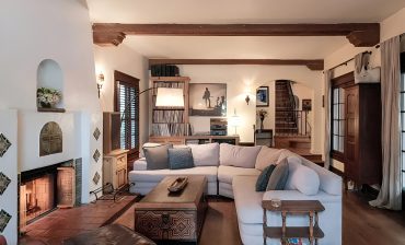 17 Cozy Spanish Living Rooms to Fall in Love With!