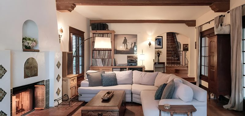 17 Cozy Spanish Living Rooms to Fall in Love With!