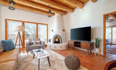 Modern Santa Fe Living Room Design Idea