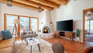Modern Santa Fe Living Room Design Idea