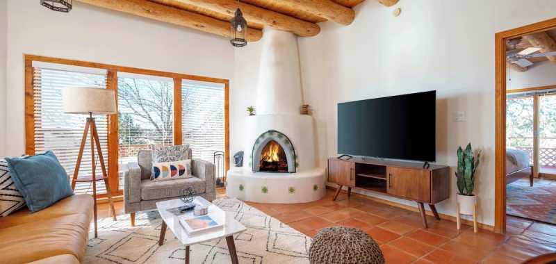 Modern Santa Fe Living Room Design Idea