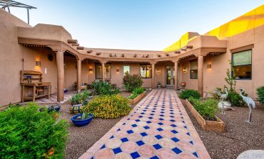 Santa Fe Style Courtyard Ideas to Transform Your Outdoor Space