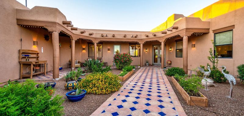 Santa Fe Style Courtyard Ideas to Transform Your Outdoor Space