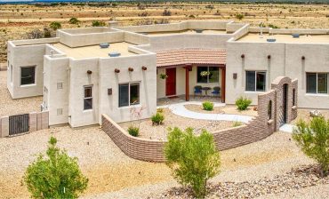30 Santa Fe Style Home Exterior Color Ideas for Authentic Southwestern Charm