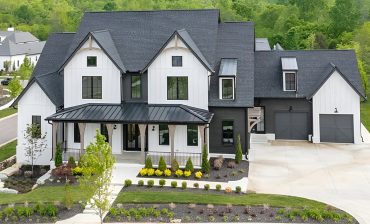 10 Beautiful Farmhouse Exteriors for Curb Appeal Inspiration