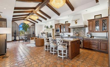 Spanish Kitchen Floors: 8 Stylish Options for Warmth and Charm