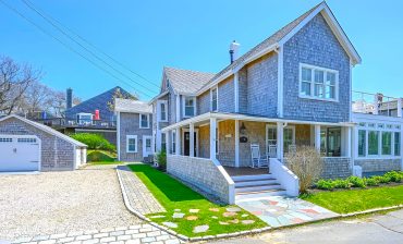 Shingle style homes