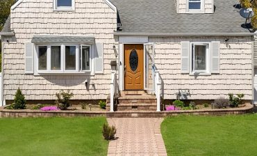 15 Cape Cod House Siding Ideas That Make Your Home Exterior Shine