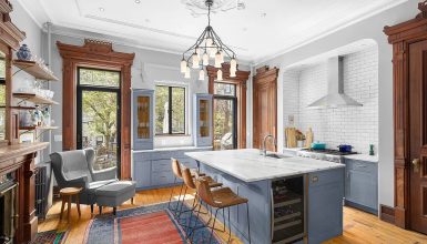 25 Brownstone Kitchen Ideas That Blend Classic Charm with Modern Style