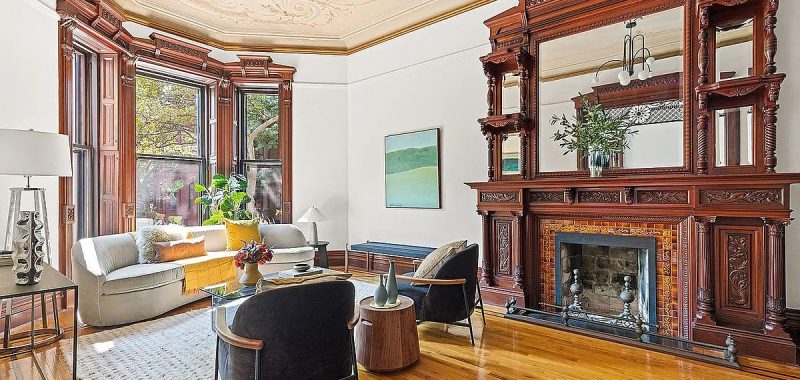 25 Brownstone Living Room Decor Ideas to Bring Your Classic Space to Life