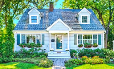 20 Cape Cod House Exterior Remodel Ideas to Elevate Your Home's Curb Appeal