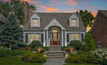 Charming Cape Cod Front Yard Landscaping Ideas for Instant Curb Appeal
