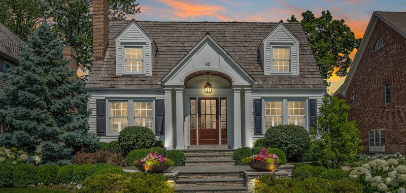 Charming Cape Cod Front Yard Landscaping Ideas for Instant Curb Appeal