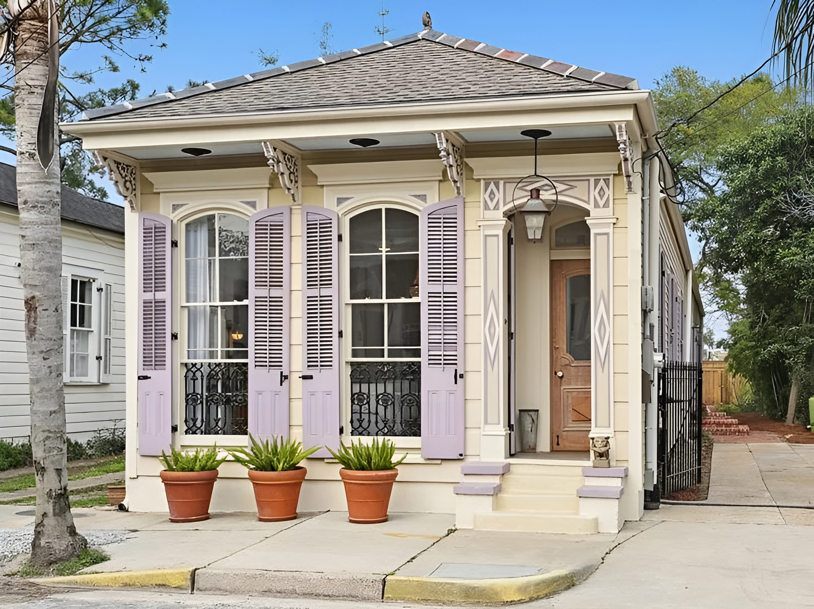 Inside Look at A Cozy Shotgun House