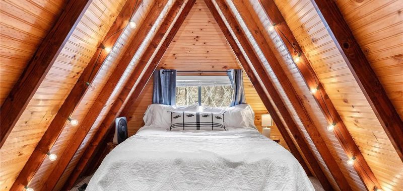 20 Stunning A-Frame Bedroom Designs for a Cozy Retreat