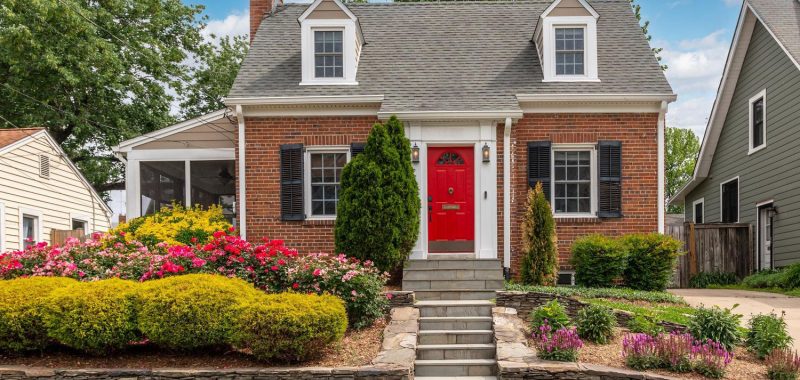 18 Easy Cape Cod Style House Landscaping Ideas