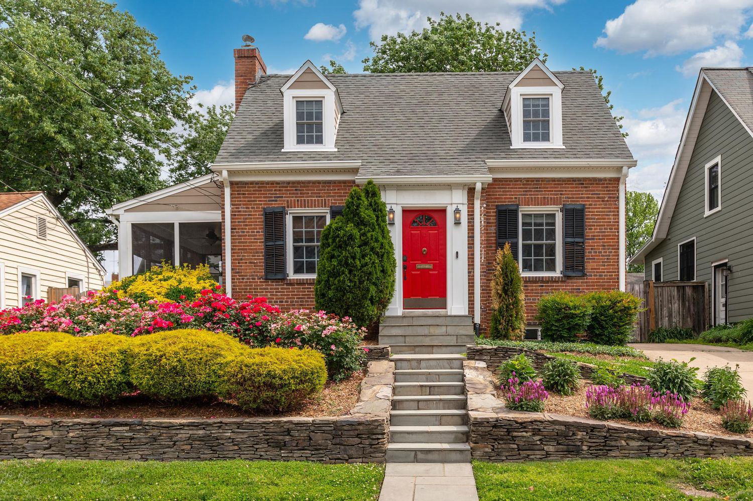 18 Easy Cape Cod Style House Landscaping Ideas