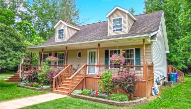 15 Charming Cape Cod Front Porch Designs That Make Every Welcome Feel Like Home