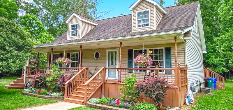 15 Charming Cape Cod Front Porch Designs That Make Every Welcome Feel Like Home