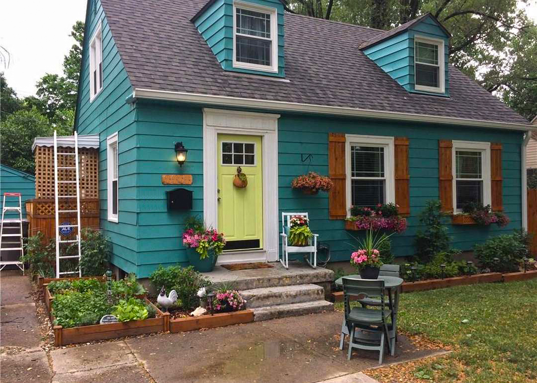 20 Cape Cod House Exterior Color Scheme Ideas to Elevate Your Home's Curb Appeal