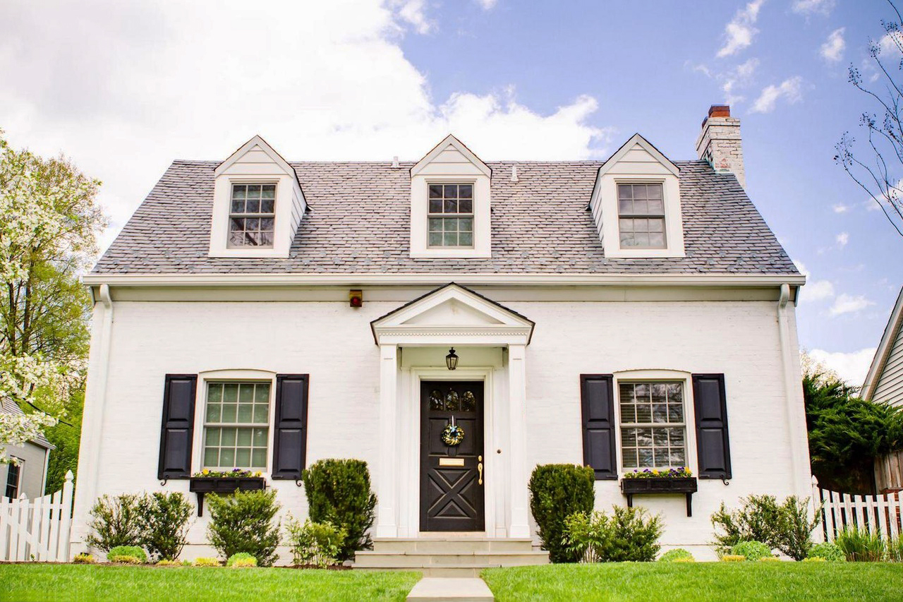 30 White Cape Cod Exterior Color Schemes