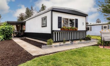 1974 Manufactured Home Makeover: Big Style, Simple Ideas