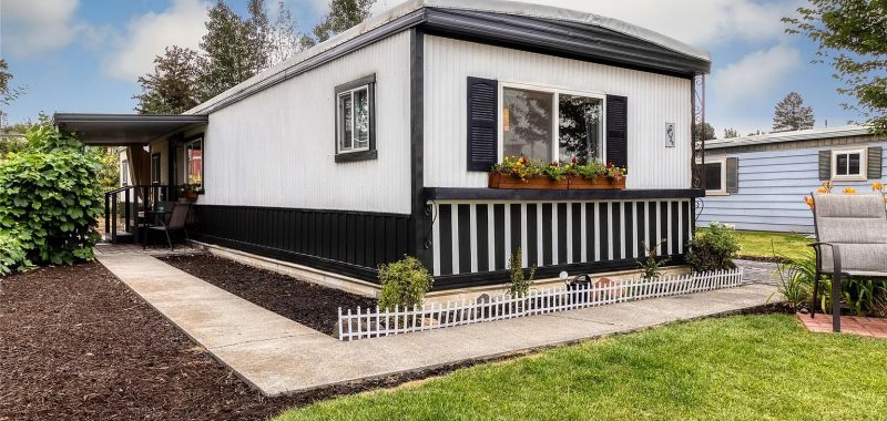 1974 Manufactured Home Makeover: Big Style, Simple Ideas