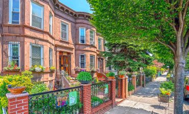 A Closer Look at This Brownstone’s Exterior and Interior Design