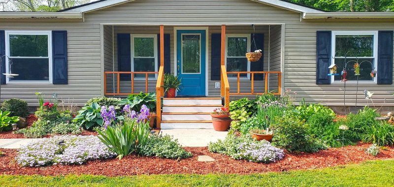 20 Stunning Manufactured Home Landscaping Designs